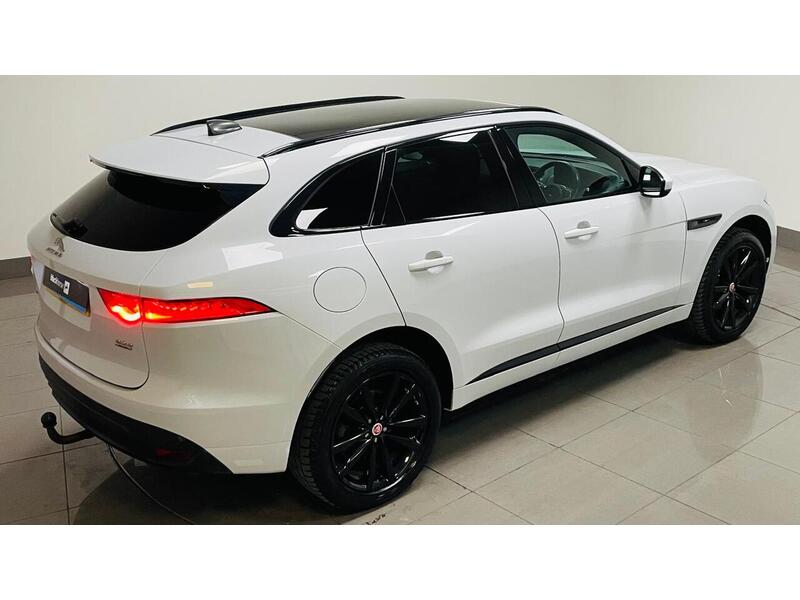 Jaguar F-PACE D180 Chequered Flag - U400059123