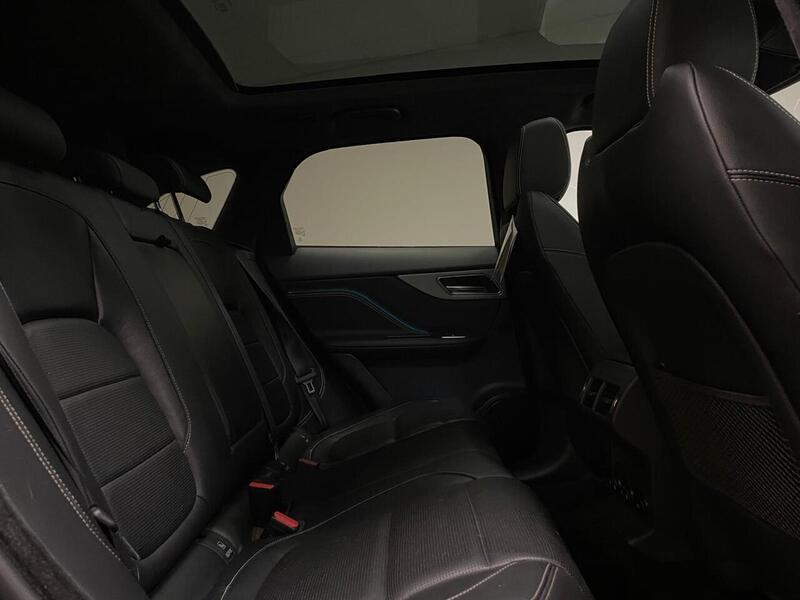 Jaguar F-PACE D180 Chequered Flag - U400059123