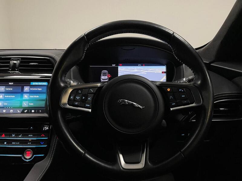 Jaguar F-PACE D180 Chequered Flag - U400059123