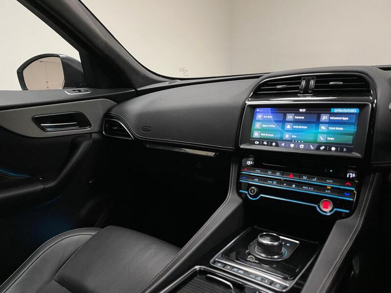 Jaguar F-PACE D180 Chequered Flag - U400059123