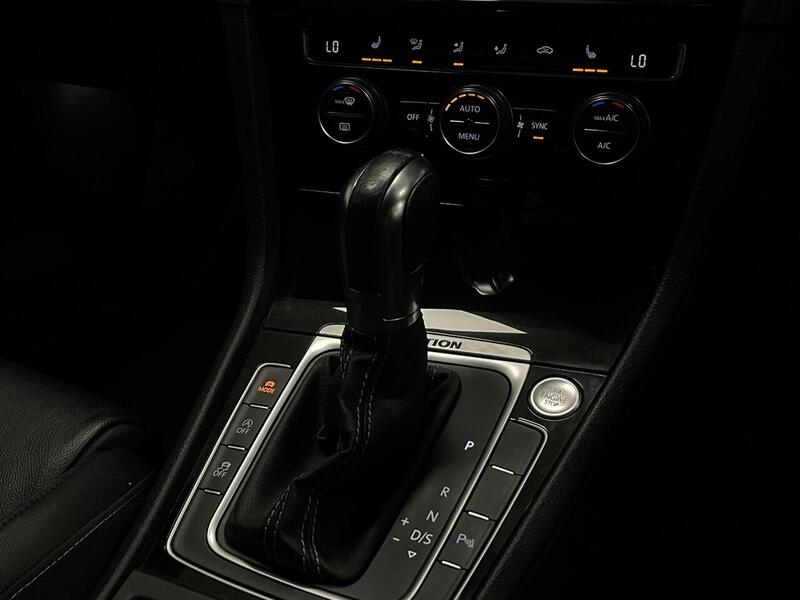 Volkswagen Golf TSI R - U400059140