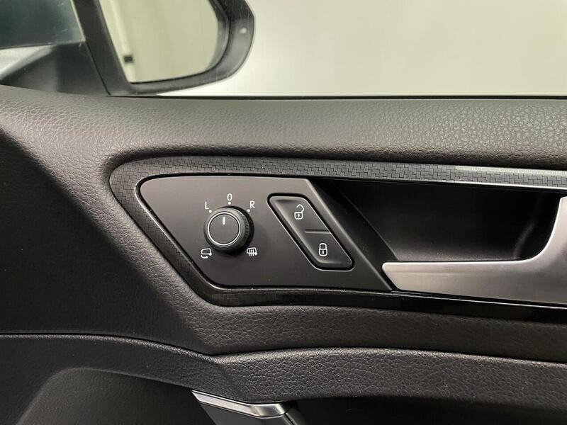 Volkswagen Golf TSI R - U400059140