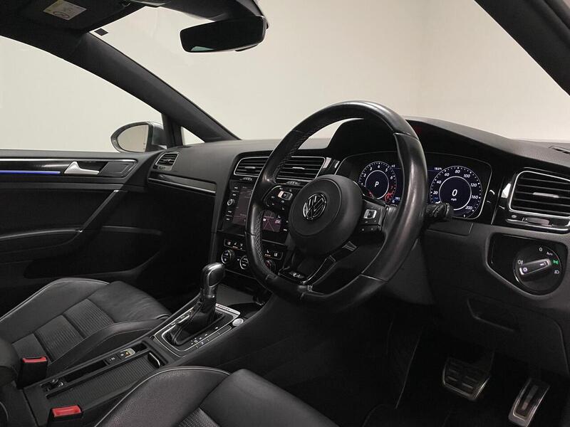 Volkswagen Golf TSI R - U400059140