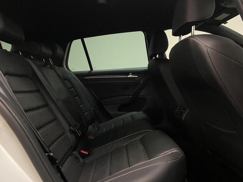 Volkswagen Golf TSI R - U400059140