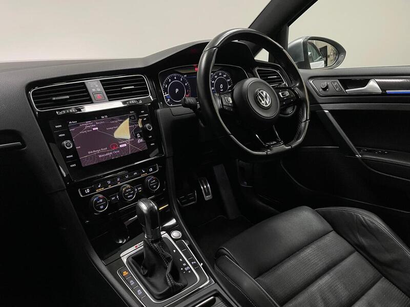 Volkswagen Golf TSI R - U400059140