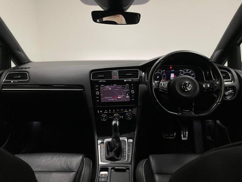 Volkswagen Golf TSI R - U400059140