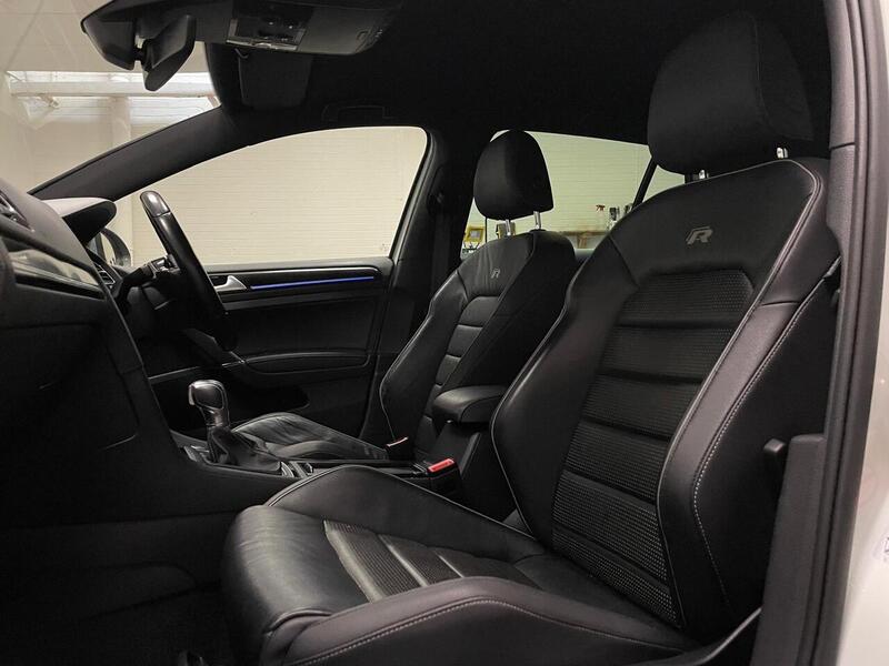 Volkswagen Golf TSI R - U400059140