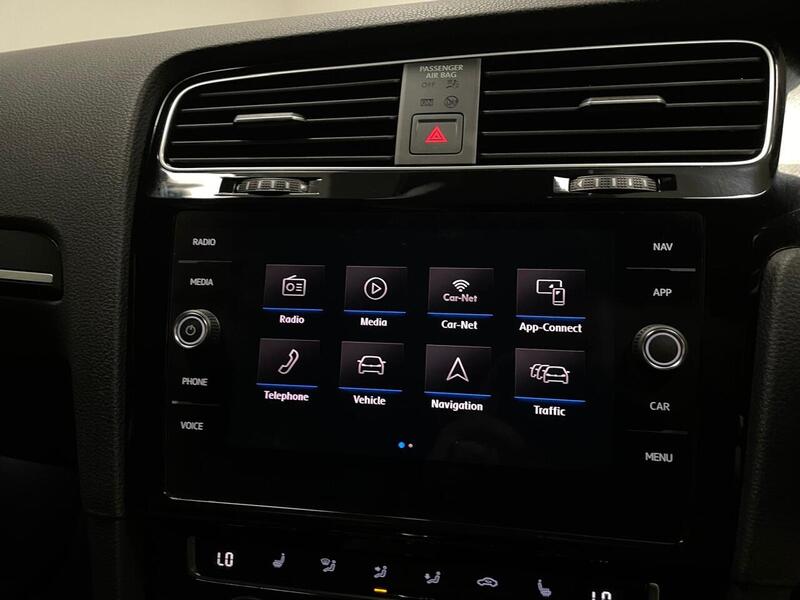 Volkswagen Golf TSI R - U400059140