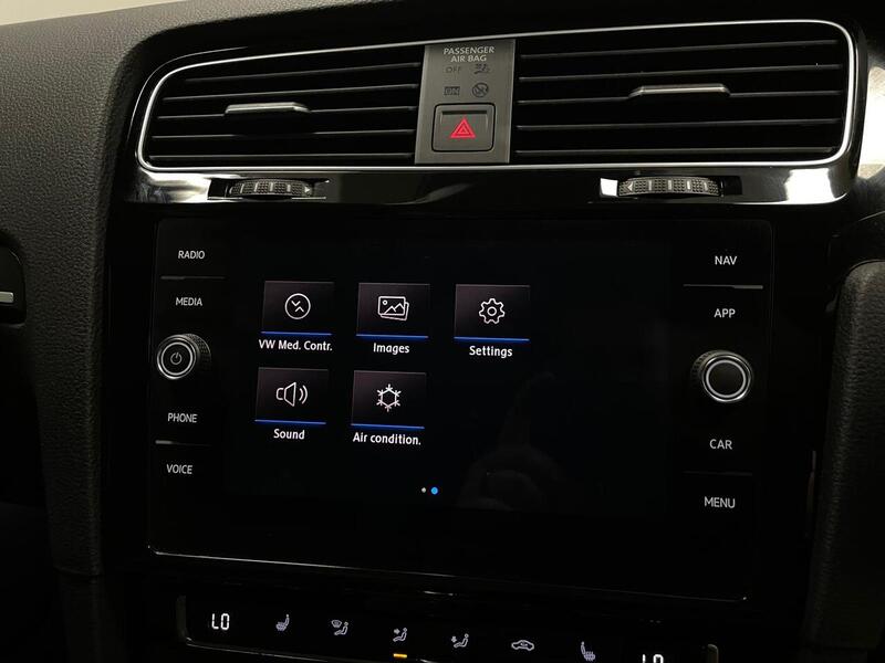 Volkswagen Golf TSI R - U400059140