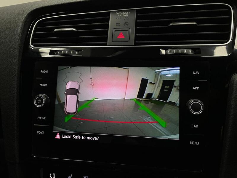 Volkswagen Golf TSI R - U400059140