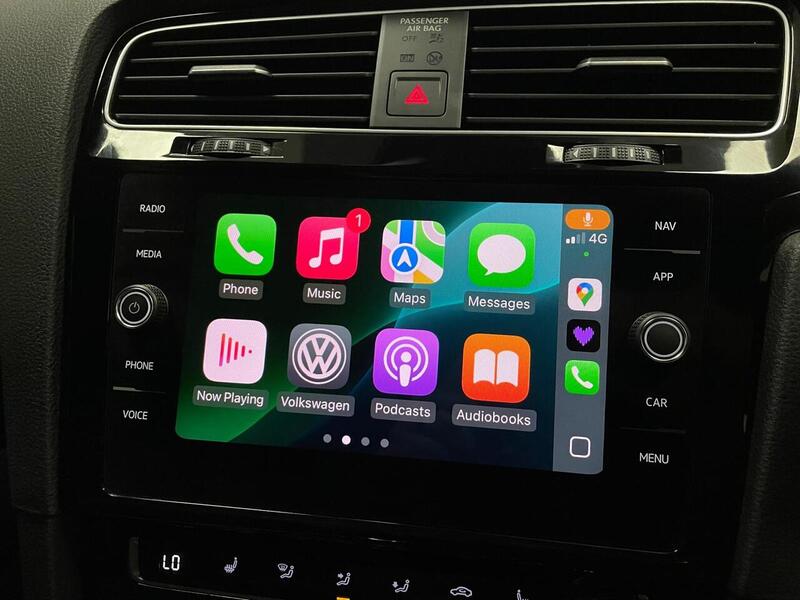 Volkswagen Golf TSI R - U400059140