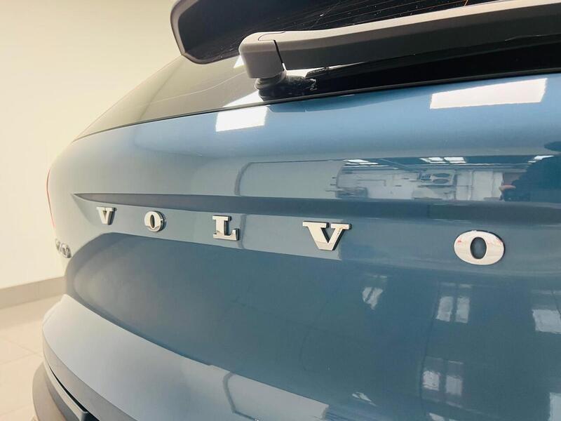 Volvo XC40 B3 MHEV Plus - U400059164