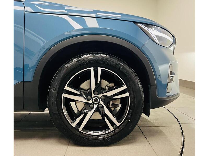 Volvo XC40 B3 MHEV Plus - U400059164