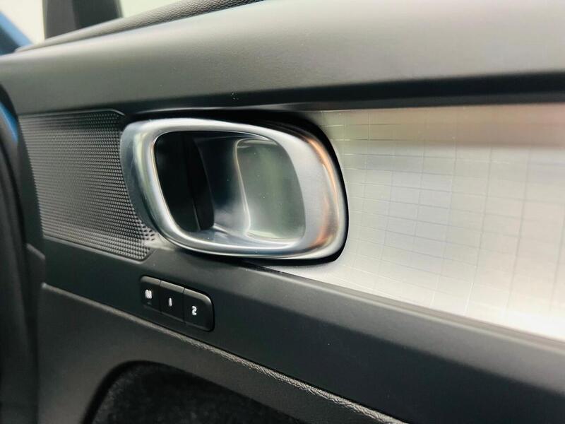 Volvo XC40 B3 MHEV Plus - U400059164