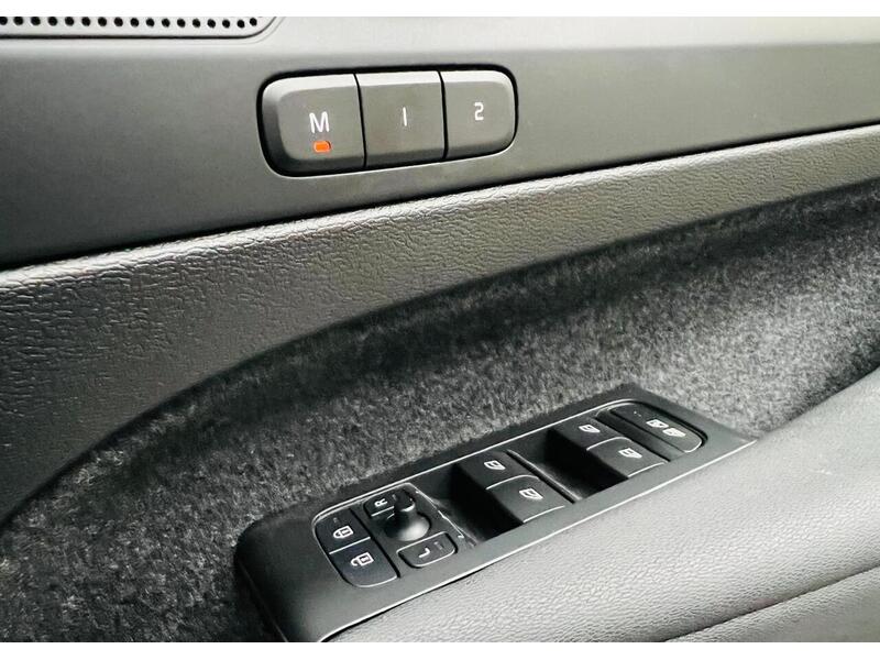 Volvo XC40 B3 MHEV Plus - U400059164