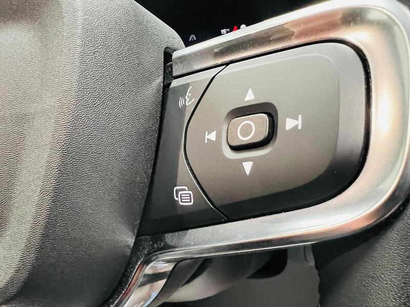 Volvo XC40 B3 MHEV Plus - U400059164