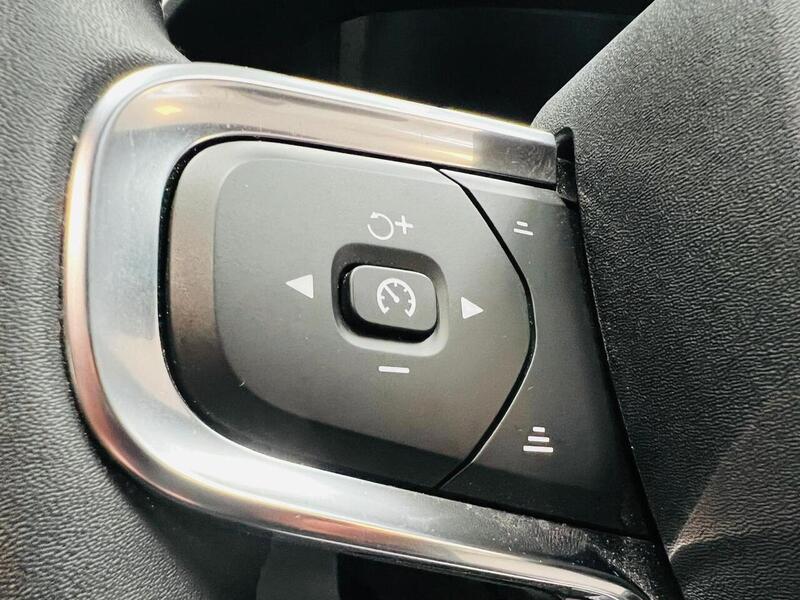 Volvo XC40 B3 MHEV Plus - U400059164