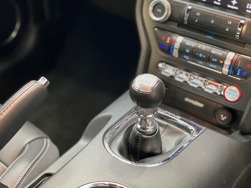 Ford Mustang V8 GT - U400059206