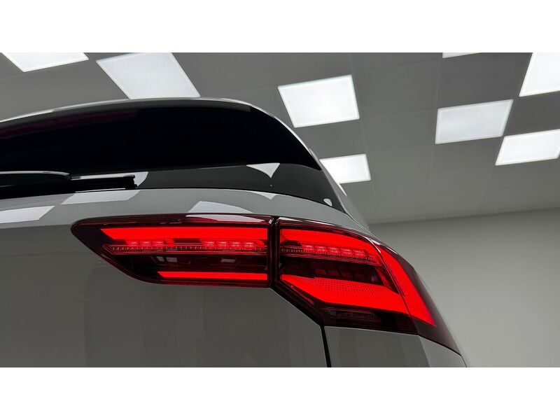 Volkswagen Golf TSI R - U400059218