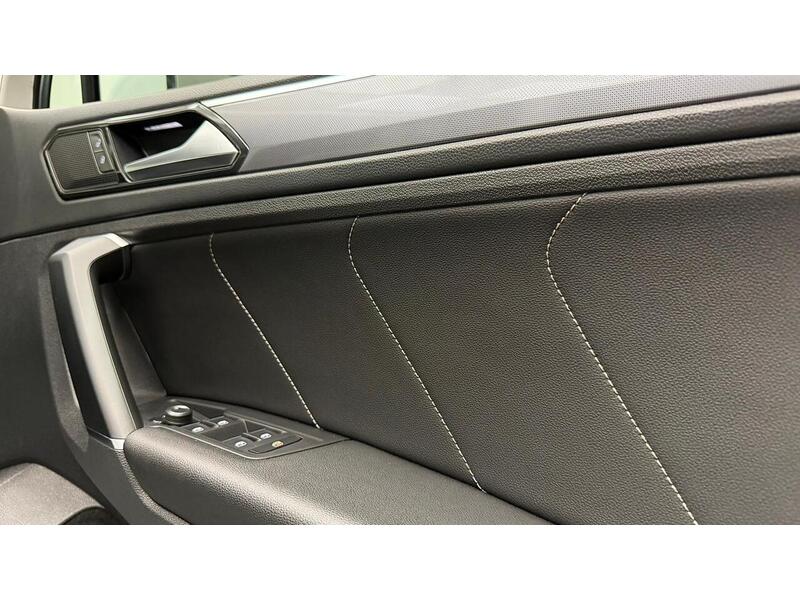 Volkswagen Tiguan TDI R-Line - U400059225