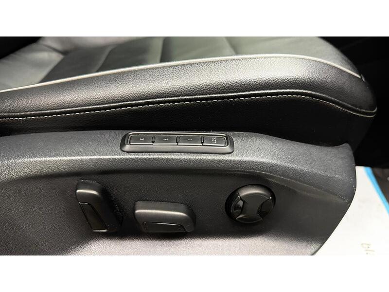 Volkswagen Tiguan TDI R-Line - U400059225