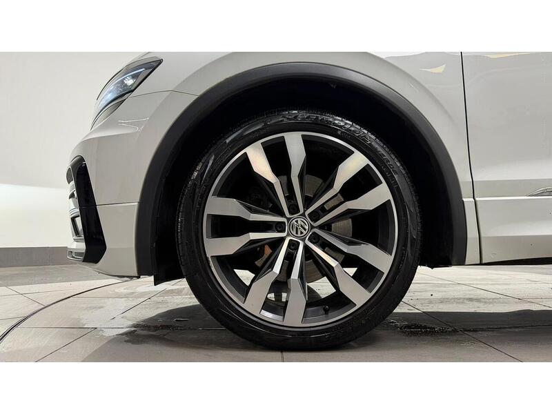 Volkswagen Tiguan TDI R-Line - U400059225