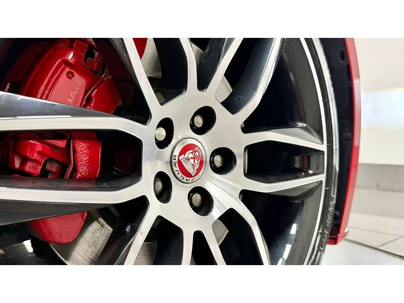 Jaguar F-Type V6 Chequered Flag - U400059228