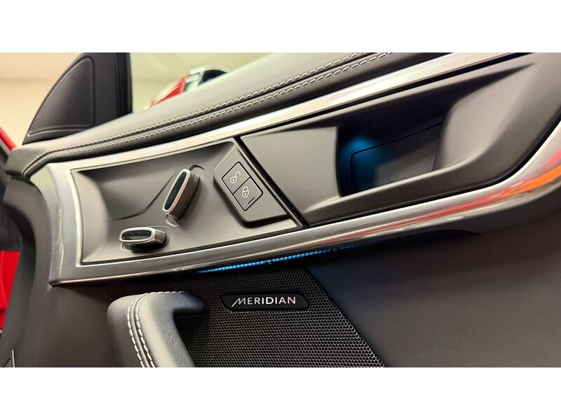 Jaguar F-Type V6 Chequered Flag - U400059228