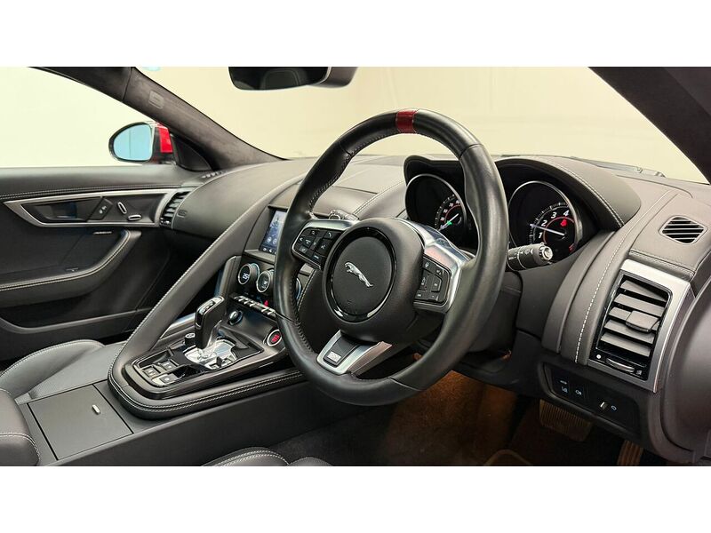 Jaguar F-Type V6 Chequered Flag - U400059228