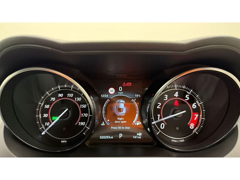 Jaguar F-Type V6 Chequered Flag - U400059228