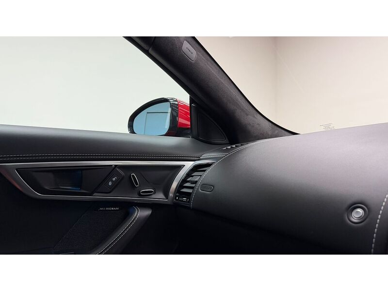 Jaguar F-Type V6 Chequered Flag - U400059228