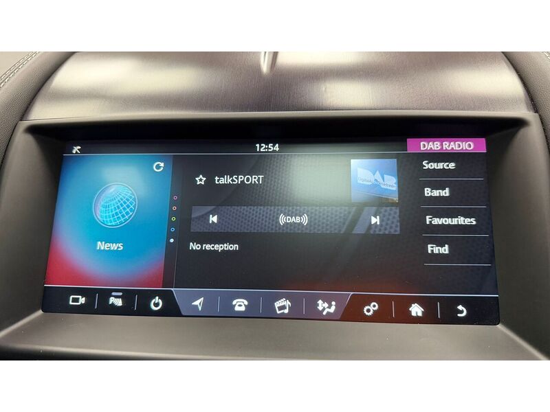 Jaguar F-Type V6 Chequered Flag - U400059228