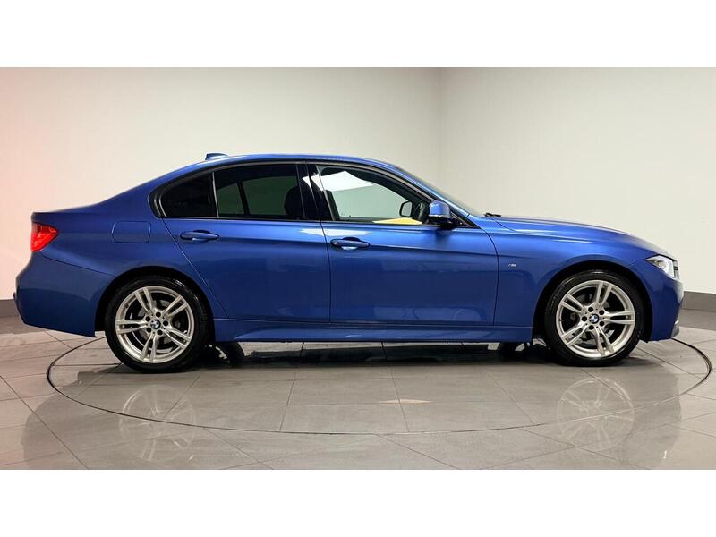 BMW 3 Series 320i M Sport - U400059246