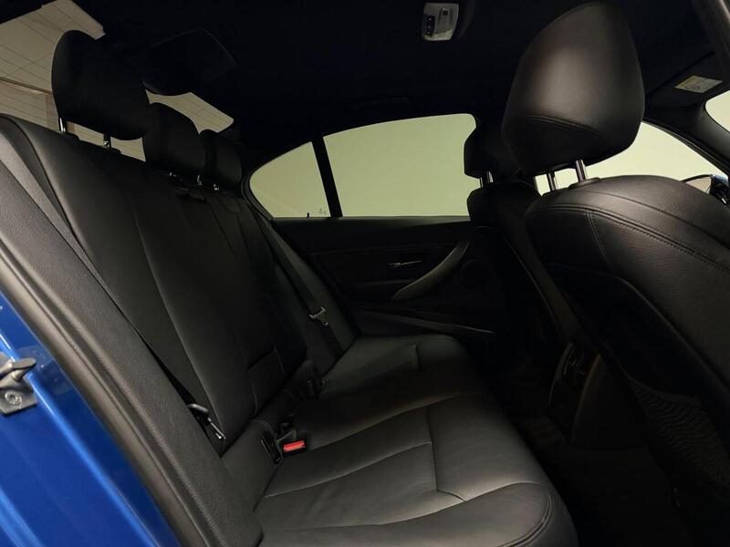 BMW 3 Series 320i M Sport - U400059246