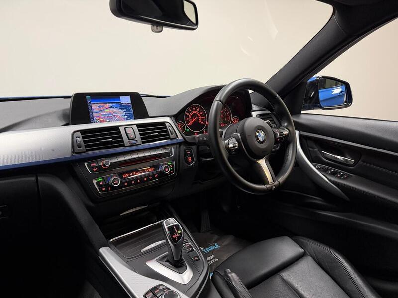 BMW 3 Series 320i M Sport - U400059246