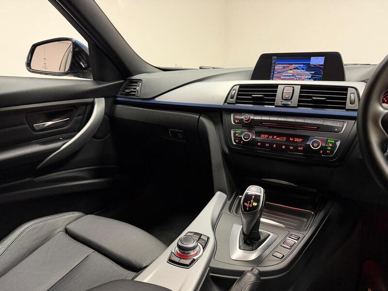 BMW 3 Series 320i M Sport - U400059246