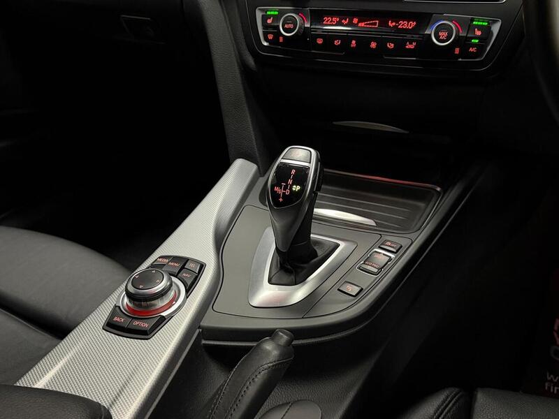 BMW 3 Series 320i M Sport - U400059246