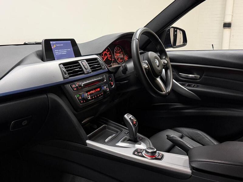 BMW 3 Series 320i M Sport - U400059246