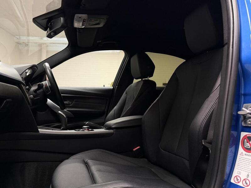 BMW 3 Series 320i M Sport - U400059246