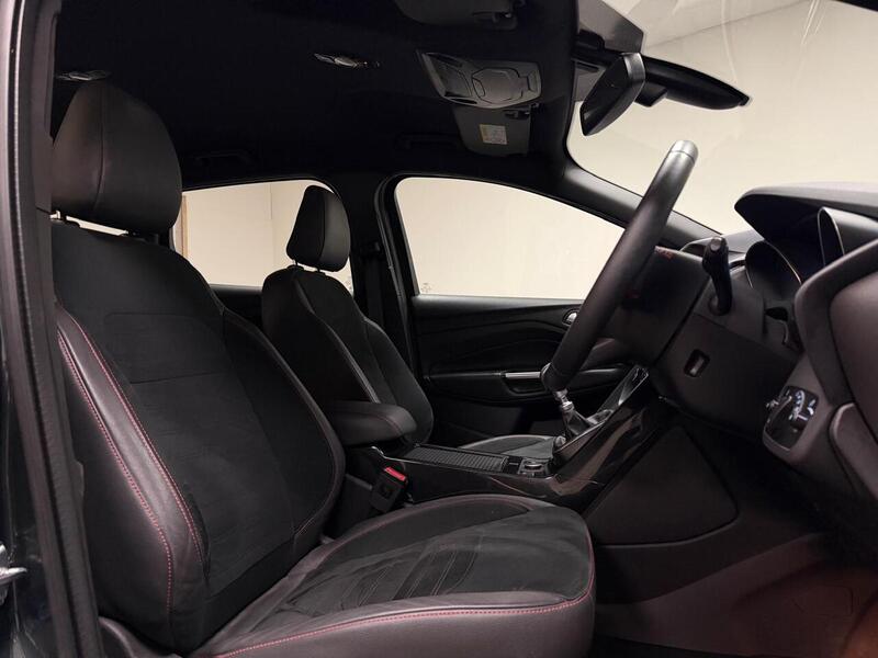 Ford Kuga T EcoBoost ST-Line - U400059252