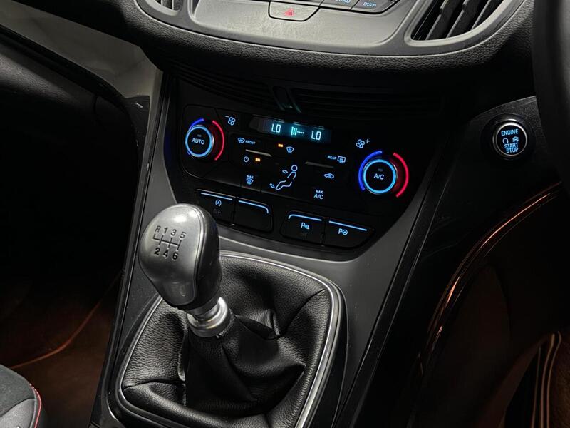 Ford Kuga T EcoBoost ST-Line - U400059252