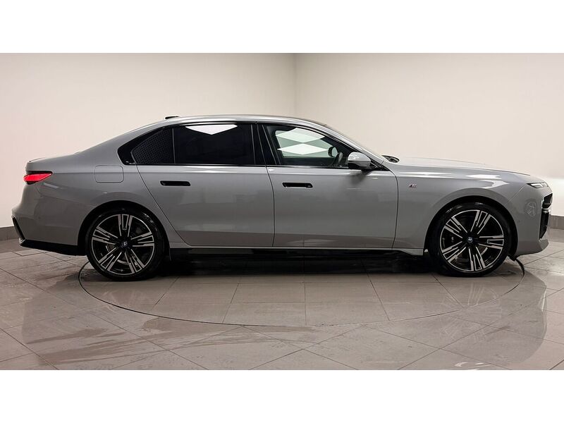 BMW i7 60 M Sport - U400059276