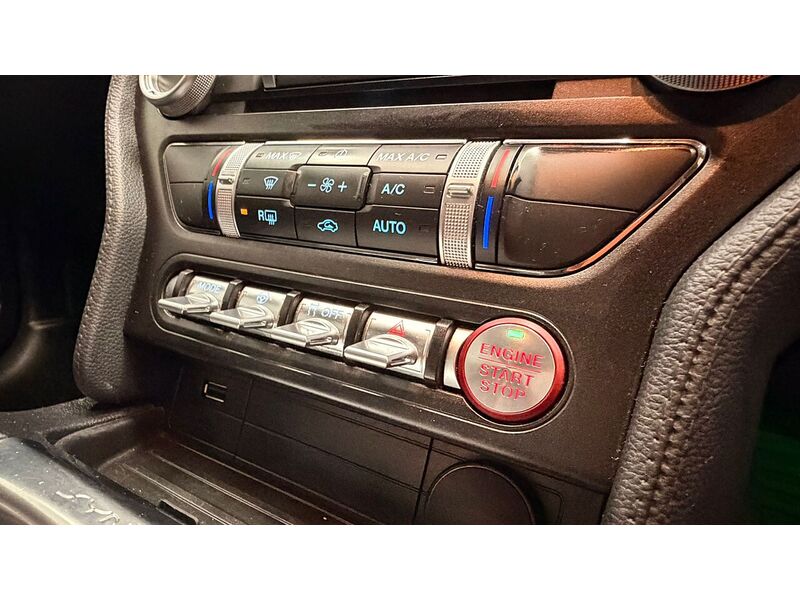 Ford Mustang V8 GT - U400059278