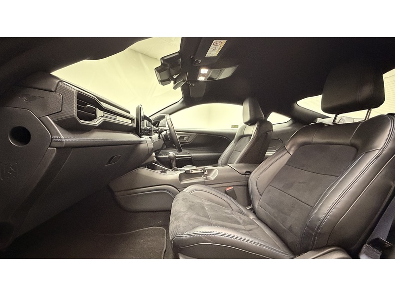 Ford Mustang V8 Dark Horse - U400059279