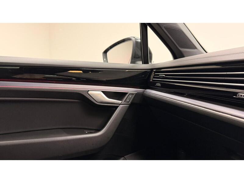 Volkswagen Touareg TDI V6 Black Edition - U400059282