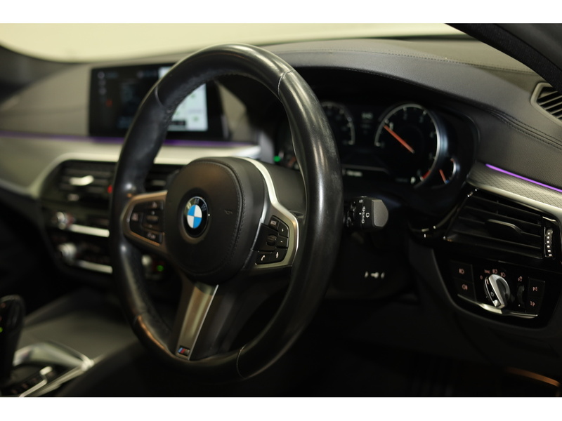 BMW 5 Series 520d M Sport - U400059283