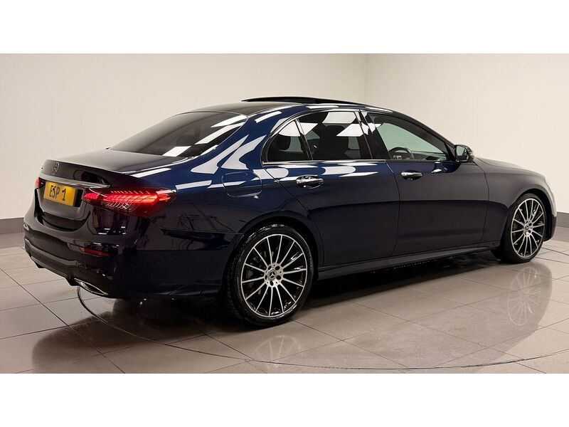 Mercedes-Benz E Class E220d AMG Line Night Edition - U400059304