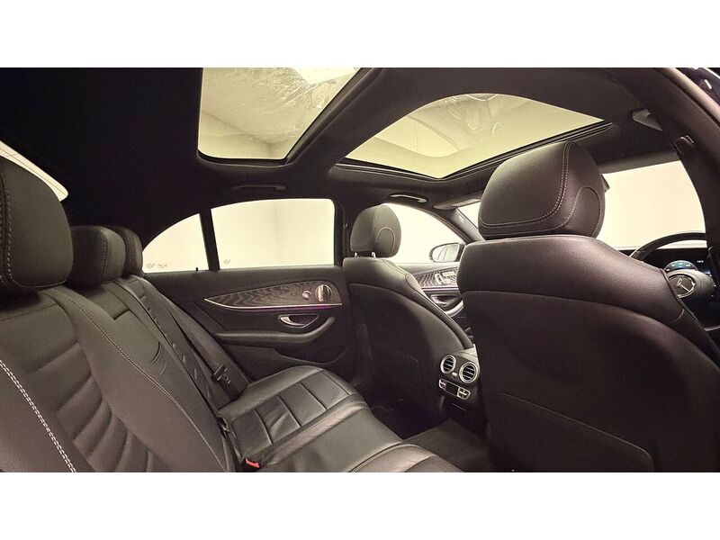 Mercedes-Benz E Class E220d AMG Line Night Edition - U400059304