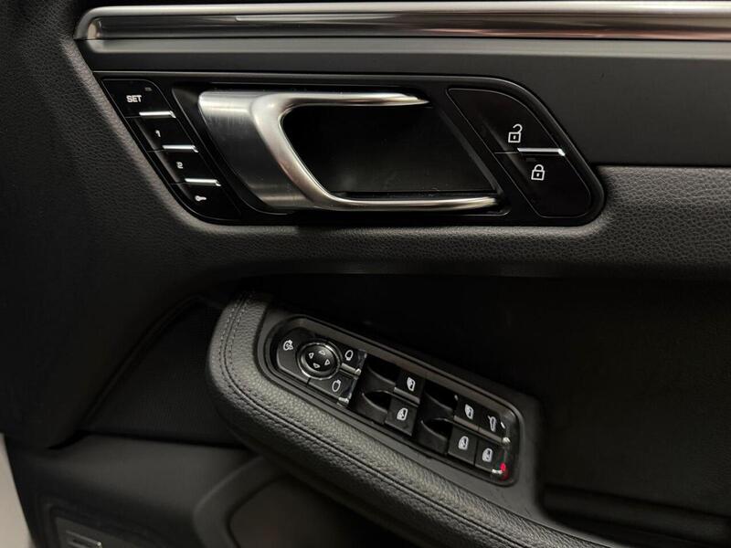 Porsche Macan T - U400059314