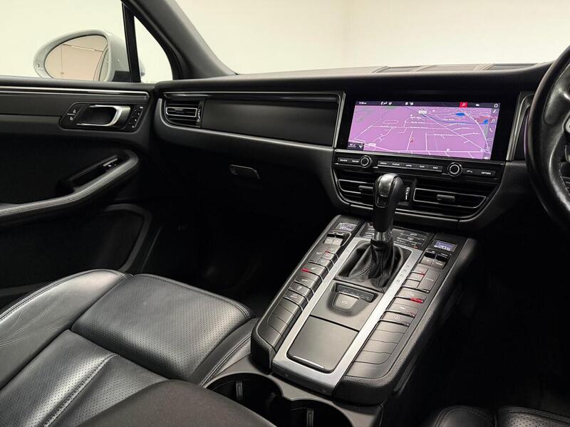 Porsche Macan T - U400059314